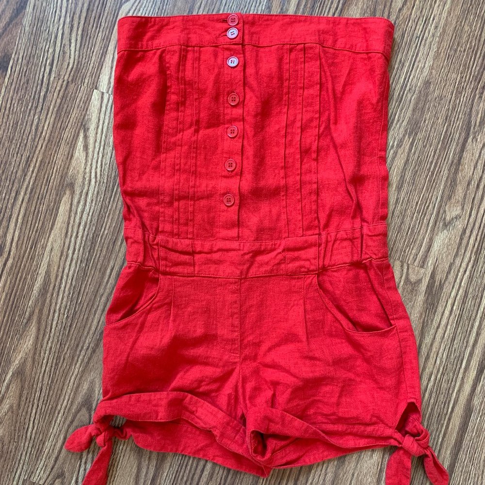 RED SHORTS JUMPER